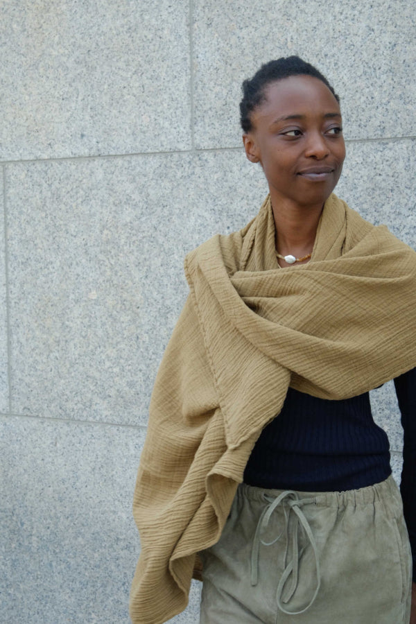 WAYDA muslin cotton scarf in modern bronze – available in sizes 70x70cm, 100x100cm and 140x140cm, woven in Germany