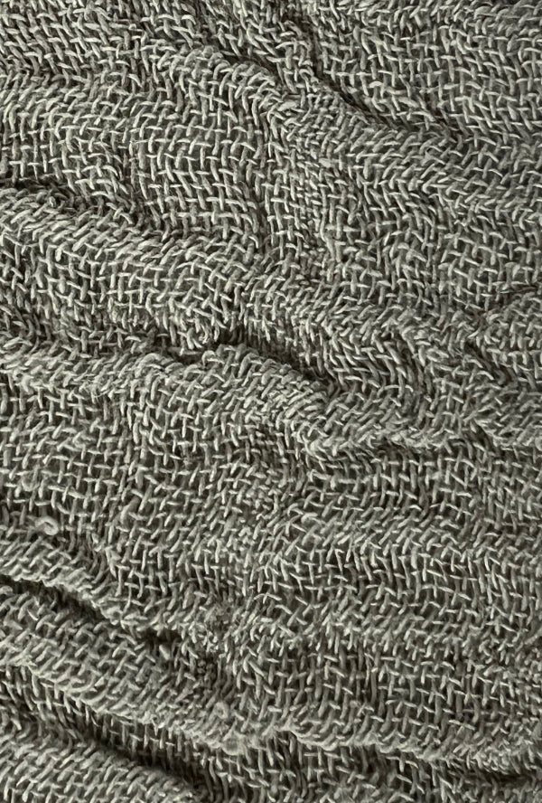WAYDA muslin cotton scarf in dark grey – detail