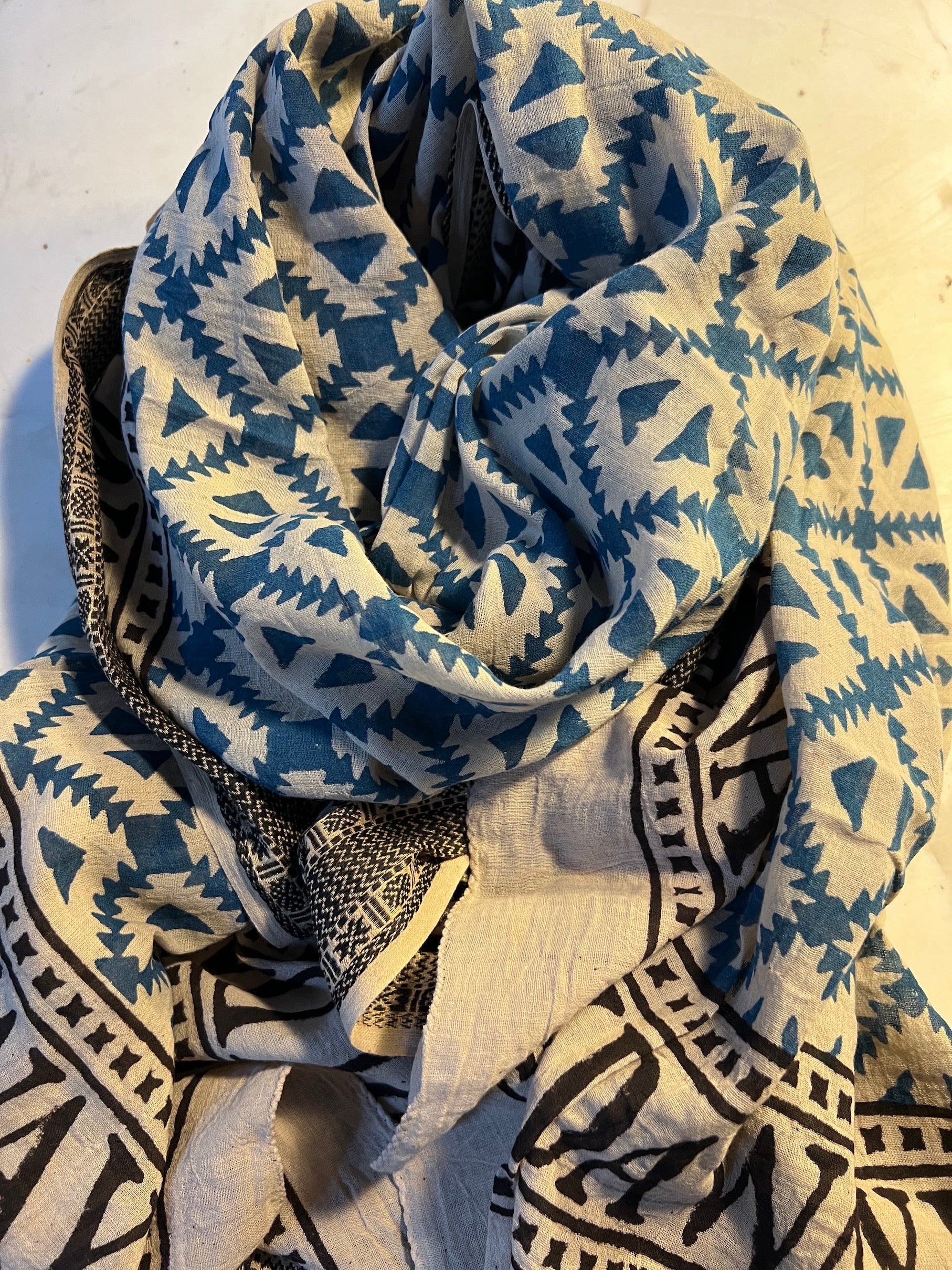 NEUES INDIA BOHO TUCH: `BLUE GEORGIA´ MIT BESTICKTEM BAND-2